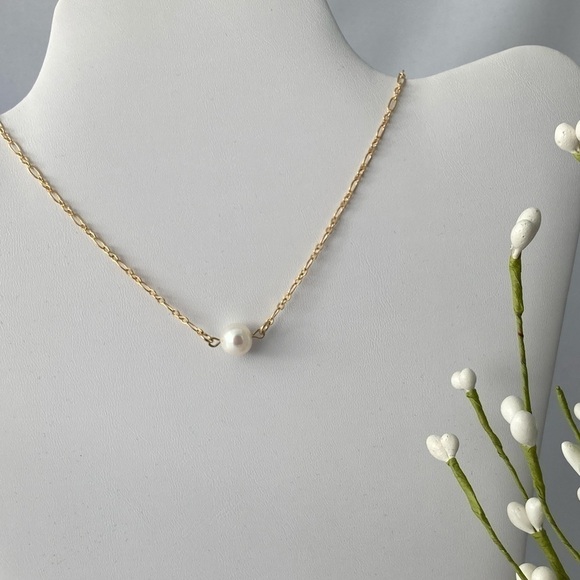 WHITE Freshwater Cultured Pearl Gold Necklace - Picture 8 of 8